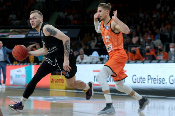 他都毫不犹 他都毫不犹