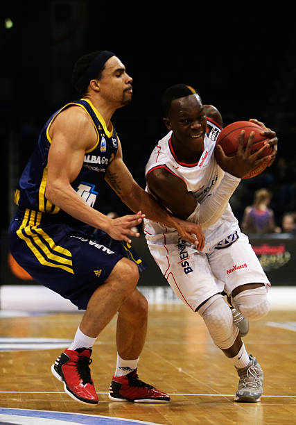 坐镇锋线 坐镇锋线